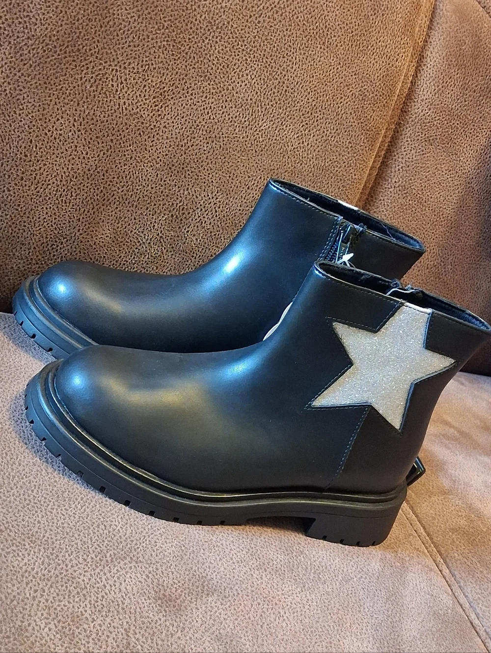 Wonder Nation Kids' Black Chelsea Boots With Glittery Star Accent Size 3